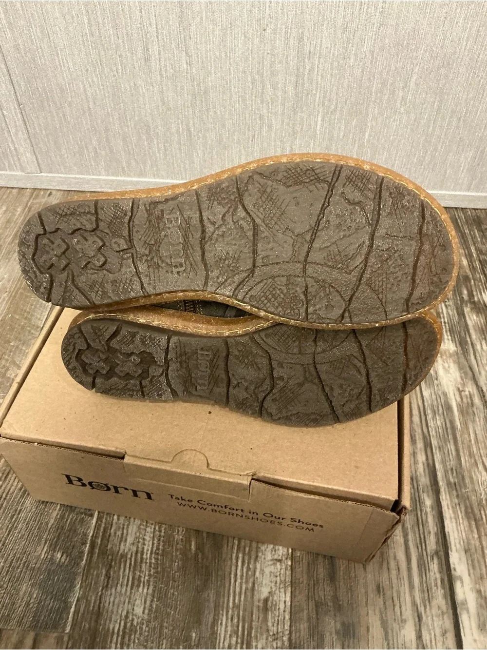 Born Women’s Gray Suede Chukka Boots Size 8